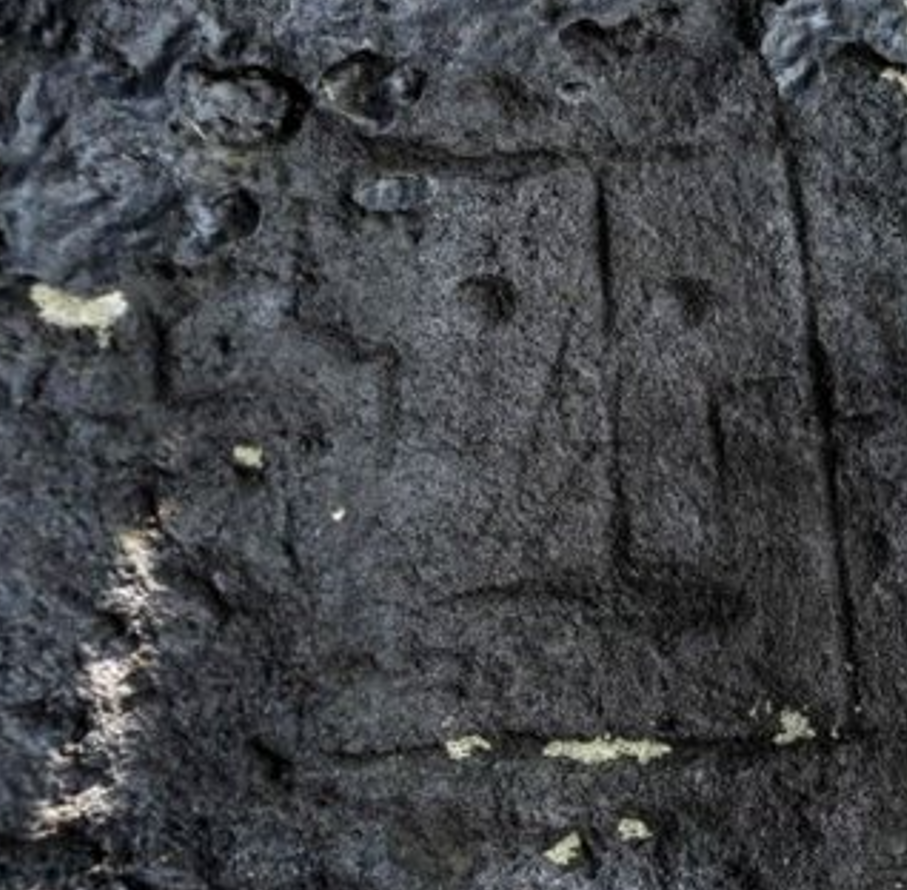 Chuyên gia Jaime Oliveira thuộc Viện Di sản Lịch sử Brazil nhận định: “Các nền văn minh cổ đại đã tạo ra những hình khắc bằng các công cụ như rìu làm từ đá vụn; Những hình mặt người này truyền tải cảm xúc, cả vui lẫn buồn. Như chúng ta có thể phân tích, một số đang mỉm cười, số khác thì chán nản. Chúng ta thậm chí có thể nói rằng, những hình khắc này thể hiện trạng thái tinh thần và cũng phản ánh một phần những gì họ đã trải qua trong giai đoạn đó", Jaime Oliveira nói thêm. Ảnh: @Viện Di sản Lịch sử Brazil.