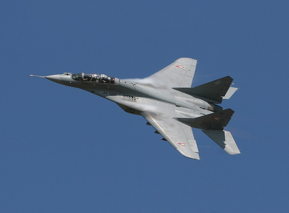 Đối với Ukraine, nhu cầu bổ sung MiG-29 đang trở nên cấp bách. Kiev bước vào chiến sự với khoảng 50 chiếc, nhưng theo dữ liệu xác nhận bằng hình ảnh của Oryx, ít nhất 33 máy bay đã bị phá hủy. Tổn thất ở dòng Su-27 còn nghiêm trọng hơn, trong khi loại này gần như không có nguồn thay thế.