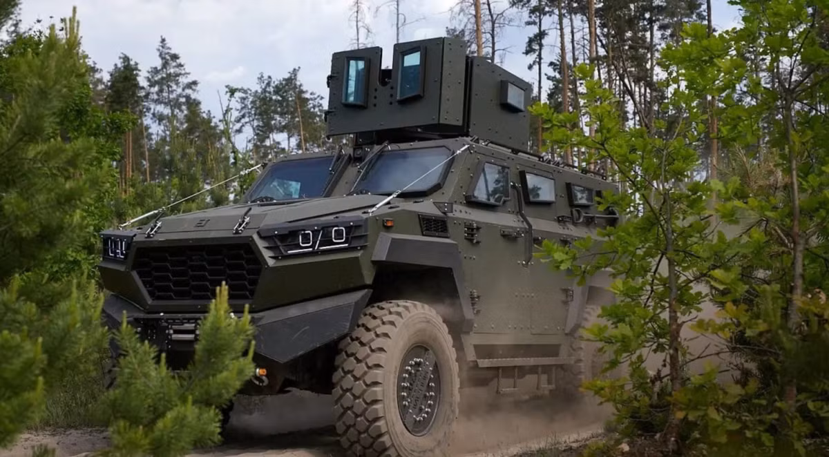 Có thể thấy, việc triển khai các phương tiện này phản ánh nỗ lực liên tục của Ukraine nhằm giảm sự phụ thuộc vào các nền tảng quân sự nước ngoài, và đáp ứng nhu cầu chiến trường thông qua đổi mới nội địa hóa cấp tốc. Ảnh: @Inguar Defence. Thiên Đăng https://defence-blog.com/ukraine-fields-new-inguar-3-combat-vehicles/