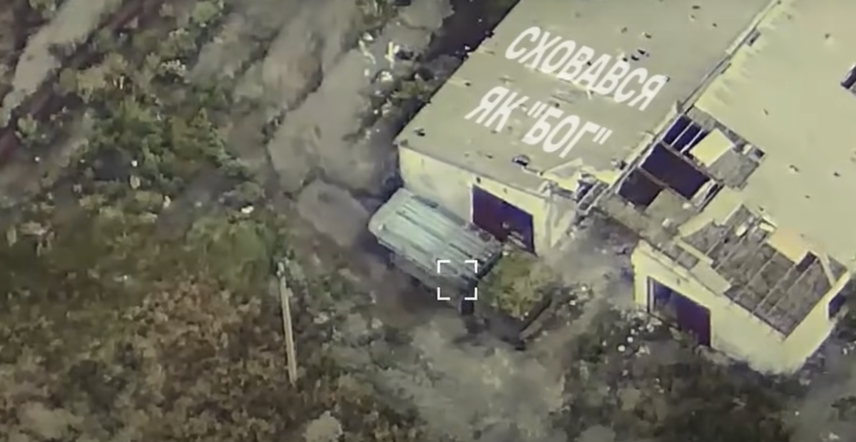 Mới đây, Lực lượng Ukraine đã công bố đoạn clip trên không cho thấy cảnh phá hủy một hệ thống pháo phản lực phóng loạt (MLRS) M1991 hiếm do Triều Tiên sản xuất và cấp cho Nga. Ảnh: @Tiểu đoàn tinh nhuệ “Raid”.