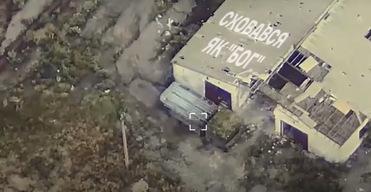 Mới đây, Lực lượng Ukraine đã công bố đoạn clip trên không cho thấy cảnh phá hủy một hệ thống pháo phản lực phóng loạt (MLRS) M1991 hiếm do Triều Tiên sản xuất và cấp cho Nga. Ảnh: @Tiểu đoàn tinh nhuệ “Raid”.