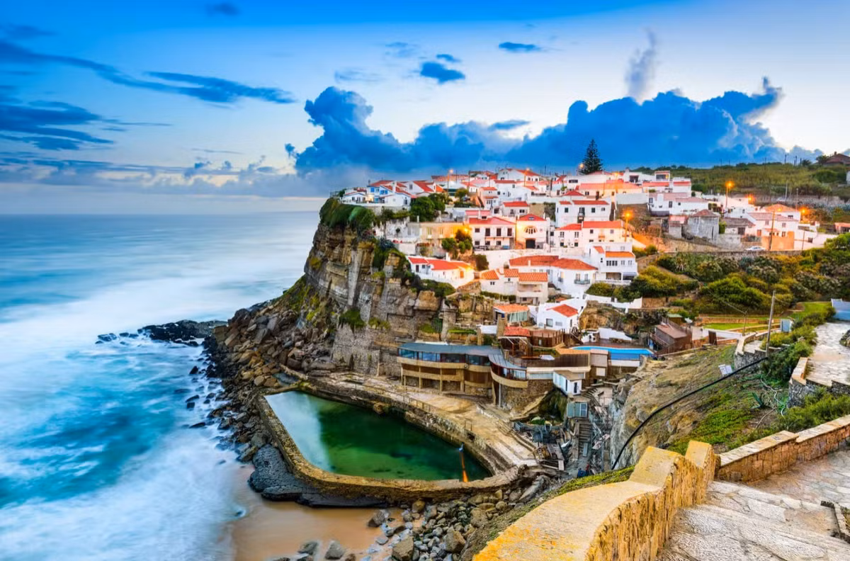 Hơn 4.000 bảng đá phiến hình chim cú đã được tìm thấy tại các địa điểm chôn cất ở phía tây nam Bán đảo Iberia. Ảnh: @ Visiteurope.