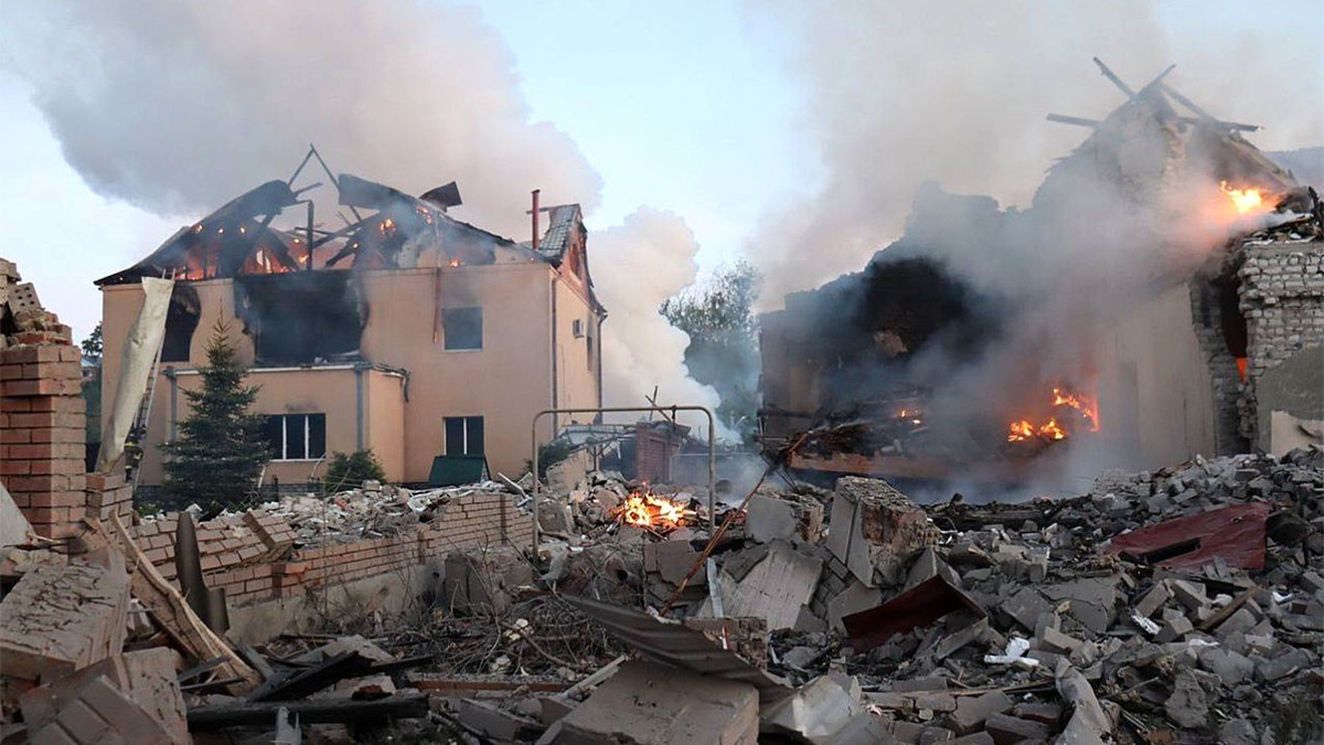 Theo nhiều nhà phân tích, quyết tâm giữ Kupyansk của Ukraine đã trở thành con dao hai lưỡi: dù khu vực này mang ý nghĩa chiến lược và biểu tượng, việc dồn quá nhiều lực lượng vào một hướng khiến các mặt trận khác ngày càng mong manh trước sức ép gia tăng từ quân đội Nga.