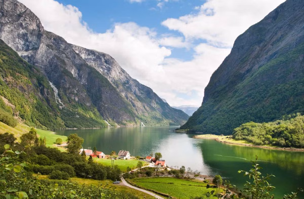 Khi tiến hành khai quật tại trang trại Hagenes ở Bergen, Na Uy, các chuyên gia đến từ Bảo Tàng Quốc Gia Na Uy bất ngờ tìm thấy một cổ vật lạ. Ảnh: @Bảo Tàng Quốc Gia Na Uy.