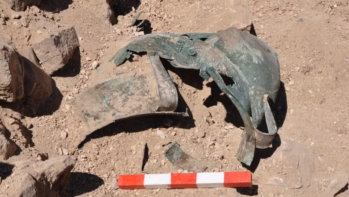 Bên cạnh thủ lĩnh chiến binh này, được đặt một cách trang trọng và trung thành tuyệt đối, đó là con ngựa chiến của ông. Ảnh: @Daniela Agre và Deyan Dichev.