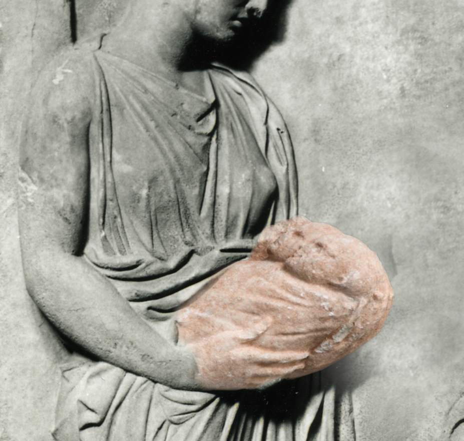 Đây có thể là một phần của tấm bia mộ dành cho một người phụ nữ qua đời khi sinh con. Ảnh: @Bảo tàng Khảo cổ Quốc gia Athens.