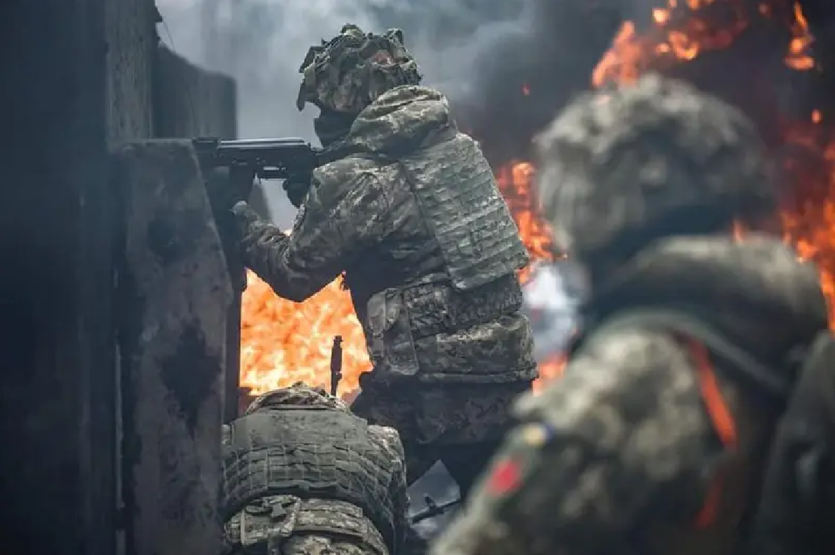 Mặc dù quân đội Ukraine đã biến Lyman thành một “khu vực pháo đài”, nhưng vẫn tồn tại không ít vấn đề, trong đó điểm yếu lớn nhất là lực lượng dự bị quá ít. Tuy nhiên, theo thói quen tác chiến của quân Ukraine, họ chắc chắn sẽ điều quân từ các nơi khác đến để tử thủ Lyman. Ảnh: Top War