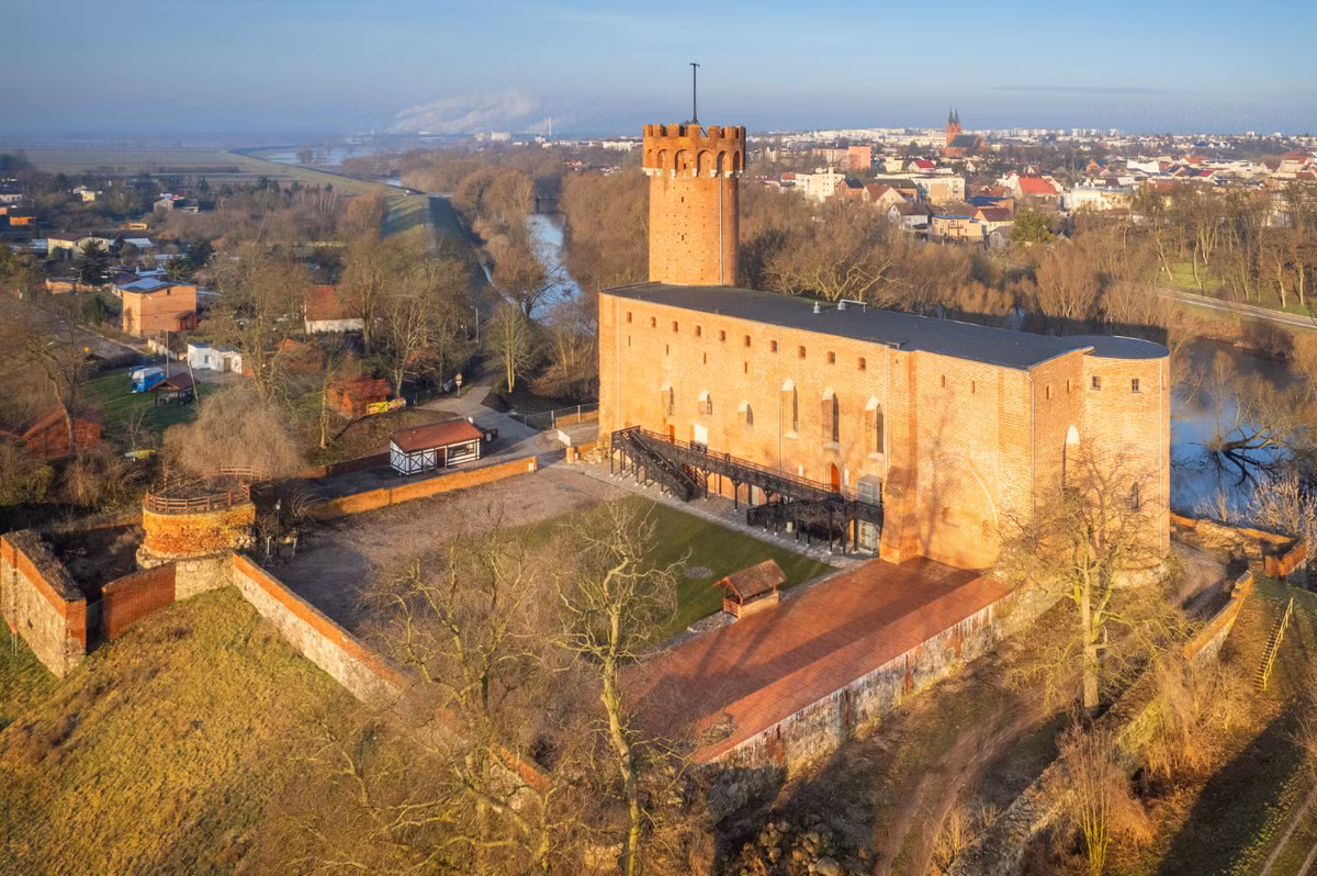 Về lịch sử, Lâu đài Kolno ban đầu được sử dụng làm trạm giao lưu gặp gỡ của giới công tước trên biên giới Thời Trung Cổ giữa hai công quốc Opole và Brzeg. Ảnh: @Đại học Wrocław.