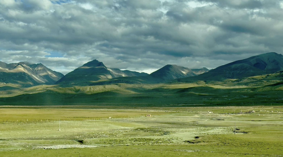 Theo Viện Bảo tồn Di tích Văn hóa Tây Tạng, khu di tích Mapu Tsho được xác định là khu vực ven hồ Thời Kỳ Đồ Đá Mới sớm nhất ở trung tâm cao nguyên Thanh Hải-Tây Tạng, có độ cao lớn nhất 4.400 mét và thời gian tồn tại lâu nhất. Ảnh: @Palden Nyima và Daqiong/chinadaily.