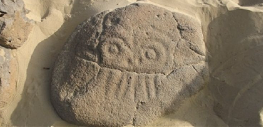 Các kỹ thuật thăm dò, phân tích khảo cổ học chuyên sâu cho thấy, đó là một khối đá sa thạch cổ, chiều dài khoảng 65 cm và chiều rộng khoảng 57 cm. Ảnh: @Wu Jiacai.