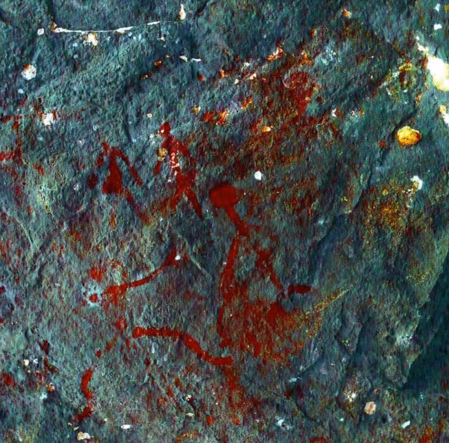 Ngoài ra, các nhà khảo cổ còn tìm thấy những bức tranh nằm trên trần hang Tham Din, chủ yếu là cảnh săn bắn được vẽ bằng đất son đỏ. Một số bức tranh cho thấy con người sử dụng cung tên để săn hươu. Ảnh: @PR Thai Government.