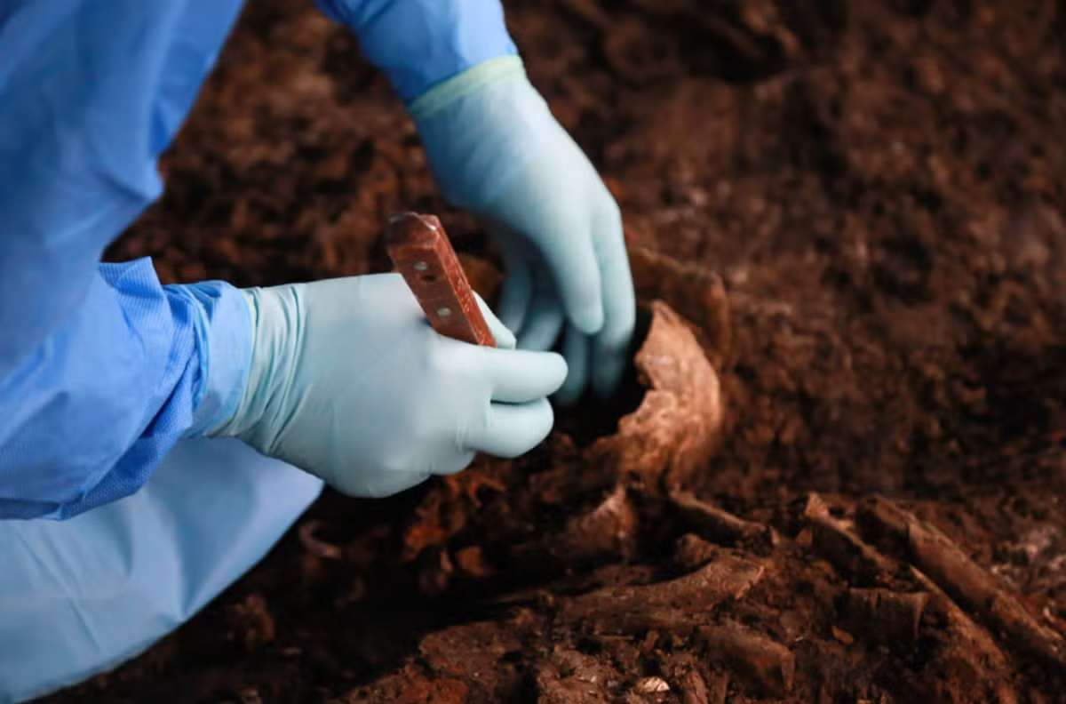 Khi tiến hành khai quật khảo cổ tại thành phố Phúc Di, tỉnh Hà Bắc, Trung Quốc, các chuyên gia đến từ trường Đại học tỉnh Hà Bắc bất ngờ tìm thấy hàng loạt di tích chôn cất cổ xưa kỳ lạ. Ảnh: @Đại học tỉnh Hà Bắc.