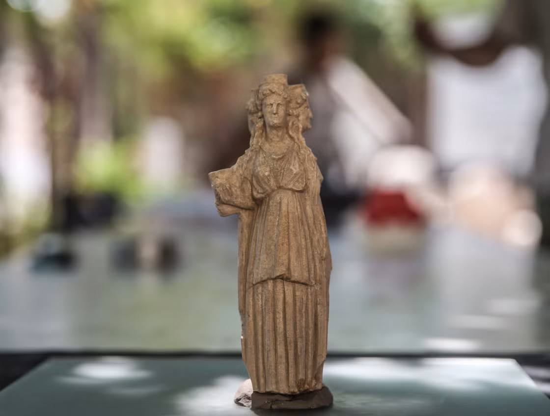 Phó Giáo sư Mahmut Aydın đến từ Bộ Văn hóa và Du lịch Thổ Nhĩ Kỳ nhận định, ở thời kỳ Văn hóa Hy Lạp cổ đại, Hecate được tôn sùng như một nữ thần của địa ngục, có khả năng làm cả điều thiện lẫn điều ác. Bà gắn liền với ma thuật, phù thủy, mặt trăng và các sinh vật của màn đêm như ma quỷ. Ảnh: @Bộ Văn hóa và Du lịch Thổ Nhĩ Kỳ.