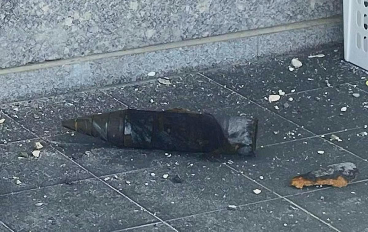 Các quả bom này không có hệ thống đẩy hoặc dẫn đường riêng, mà chỉ bay rồi rơi ngẫu nhiên xuống đất, chúng được thiết kế chỉ phát nổ khi có va chạm. Ảnh: @IDF.