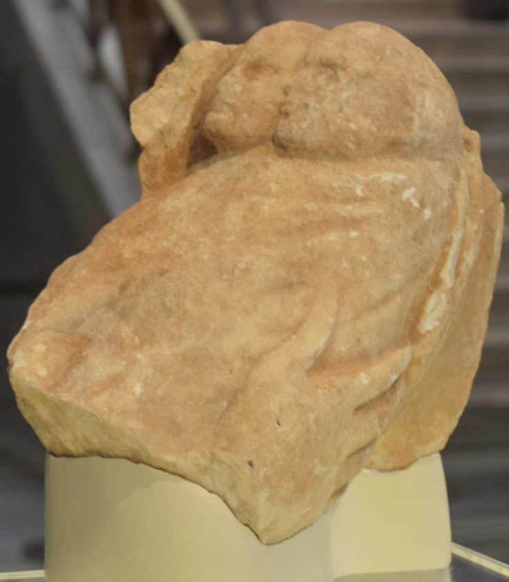 Mảnh vỡ kỳ thú này có niên đại từ thế kỷ thứ 4 Trước Công Nguyên. Ảnh: @Bảo tàng Khảo cổ Quốc gia Athens.