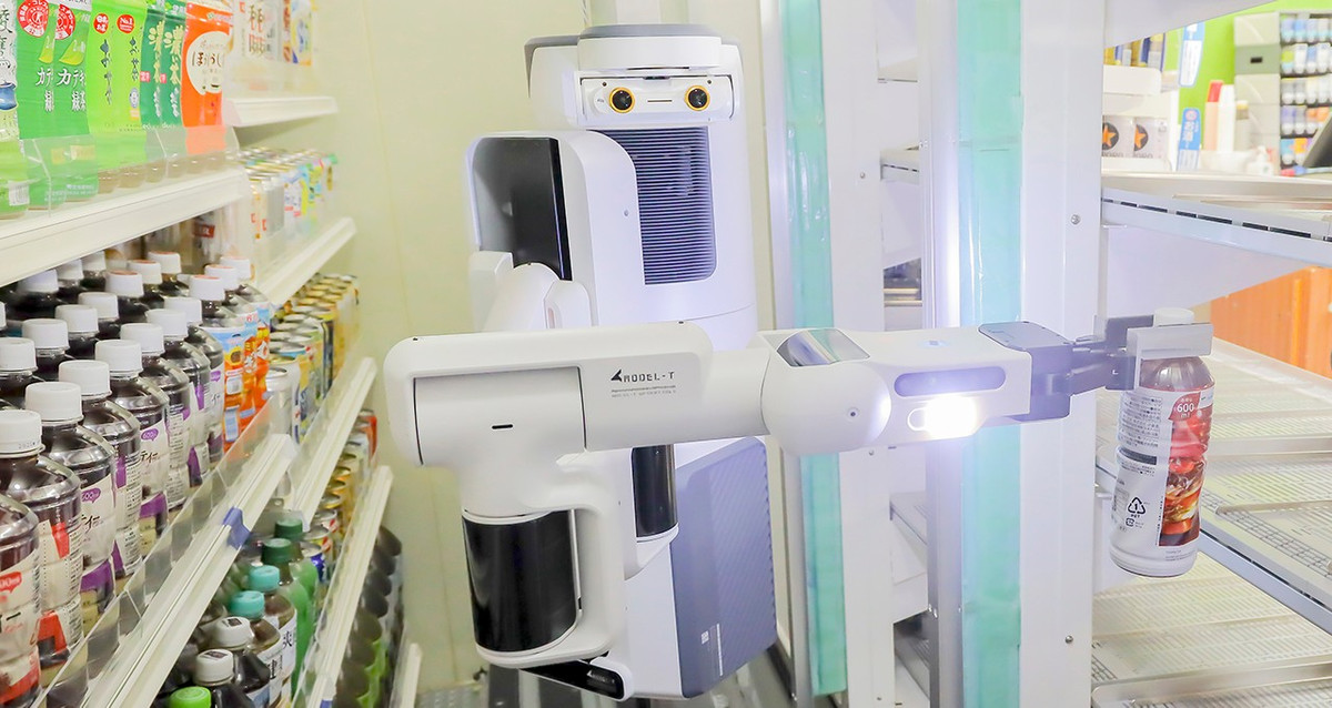 Robot dọn dẹp tự động trong siêu thị Nhật với màn hình quảng cáo và khay trưng bày sản phẩm - được triển khai tại các cửa hàng của FamilyMart. tx-scara-at-familymart-meti-store.jpg