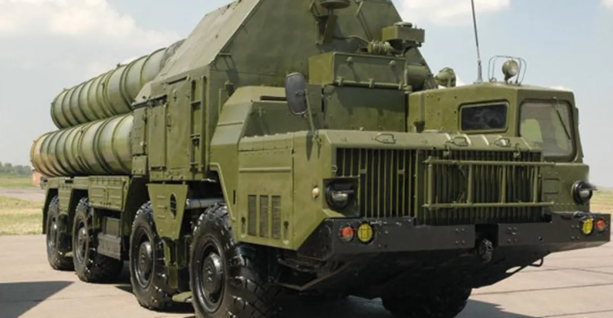S-300PS được coi là một trong những hệ thống phòng không hàng đầu thế giới vào thời điểm Liên Xô cũ tan rã vào năm 1991, khiến chúng trở thành rào cản chính đối với những bước tiến của Nga khi xung đột toàn diện nổ ra vào tháng 2/ 2022. Ảnh: @Military TV.