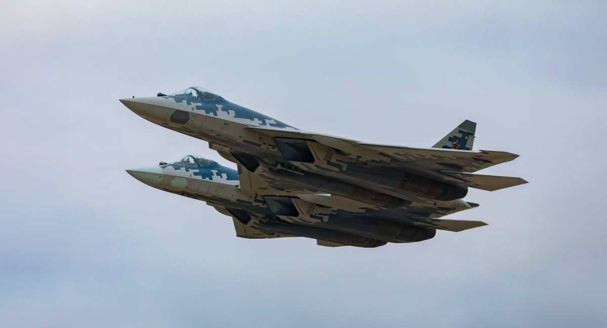 Một hợp đồng Su‑57 phát đi hai thông điệp: New Delhi muốn tăng khả năng tấn công sâu và áp chế phòng không, đồng thời vẫn duy trì mua sắm lớn từ Moscow khi lợi ích chiến thuật và công nghiệp phù hợp. Điều này cho thấy Ấn Độ cân bằng quan hệ quốc phòng giữa Nga và các đối tác phương Tây.