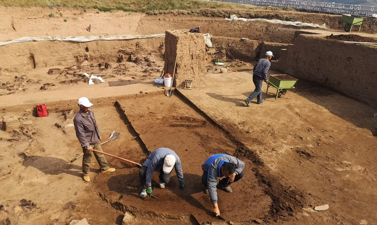 Các ngôi mộ này được tìm thấy nằm sâu 3 mét dưới mặt đất. Ảnh: @Đại học tỉnh Hà Bắc.