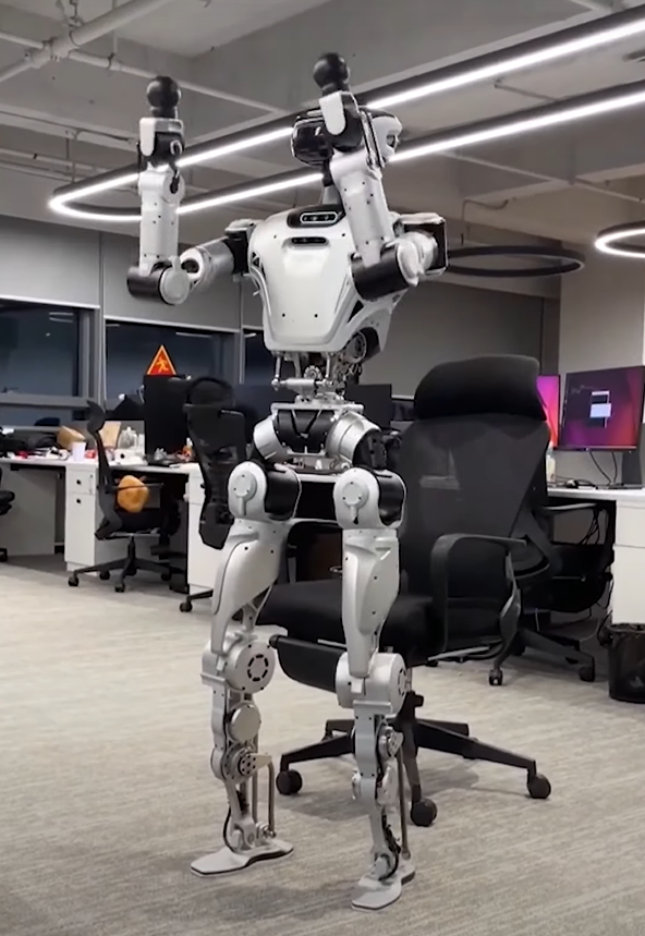 Thiết kế bộ truyền động rỗng với bộ truyền động có mật độ mô-men xoắn cao, cho phép robot cân bằng toàn thân và có phạm vi chuyển động rộng. Ảnh: @LimX Dynamics/Youtube.