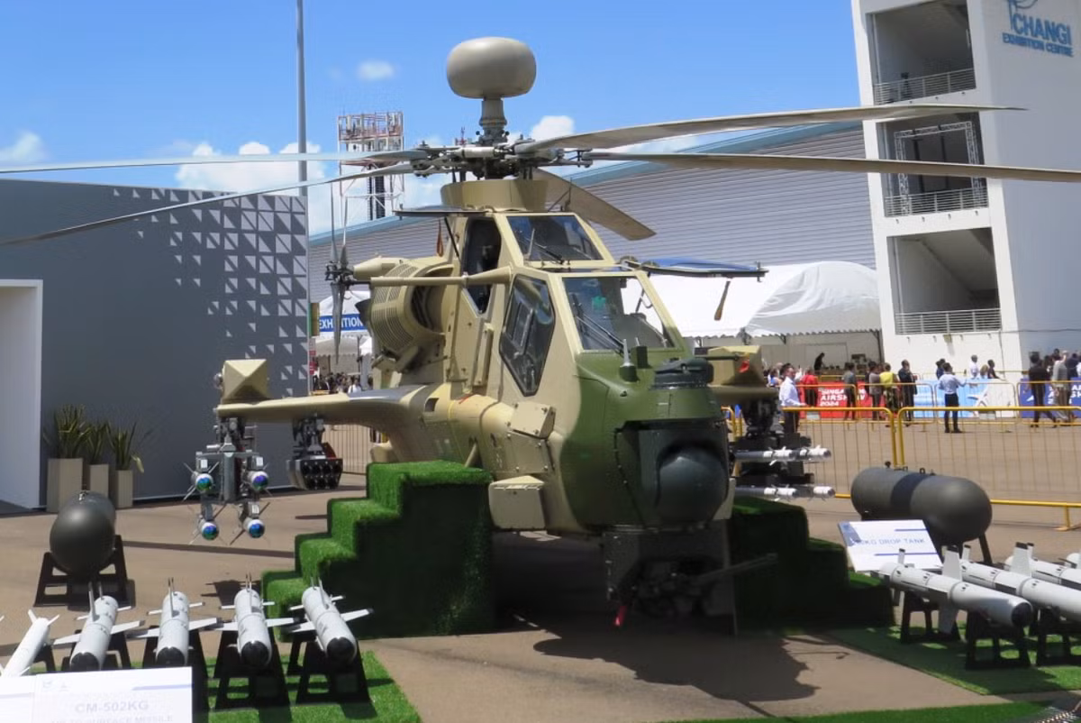 Các quan chức Trung Quốc đã nhấn mạnh khả năng hoạt động trong điều kiện khắc nghiệt, bao gồm cả môi trường cát và bụi của trực thăng này, nhờ bộ lọc khí nạp được cải tiến. Những cải tiến này giúp nó trở thành một nền tảng linh hoạt cho địa hình đa dạng của Pakistan, từ đồng bằng khô cằn Balochistan đến các vùng núi dọc Đường Kiểm soát với Ấn Độ. Ảnh: @ War Thunder.