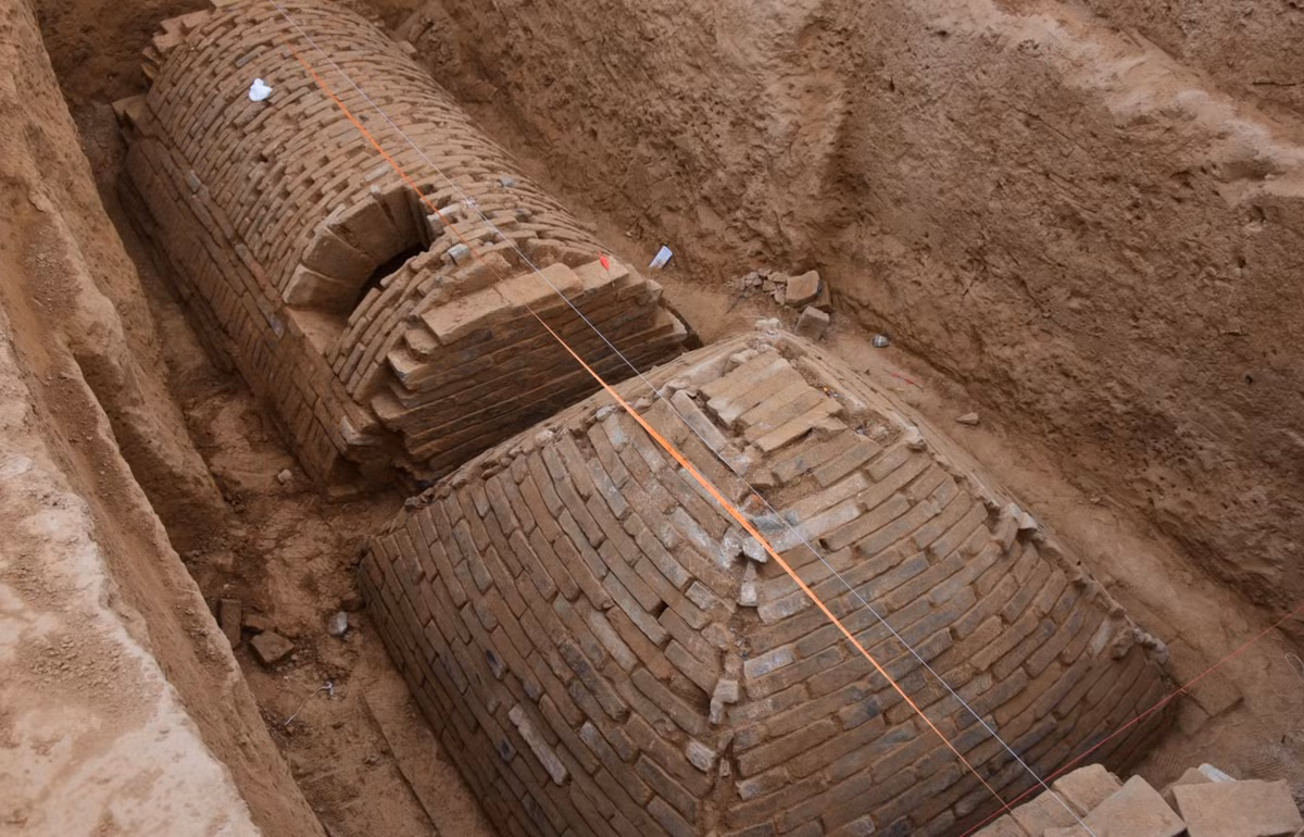 Người dân địa phương vô cùng kinh ngạc, và một người nói rằng, phát hiện này khiến anh ấy nhớ đến kim tự tháp Ai Cập: "Thật sự kỳ diệu. Tôi chưa bao giờ thấy thứ gì như thế này. Nó trông giống như một kim tự tháp Ai Cập", anh nói với các phóng viên địa phương. Ảnh: @Cục Di tích Văn hóa Hà Nam.