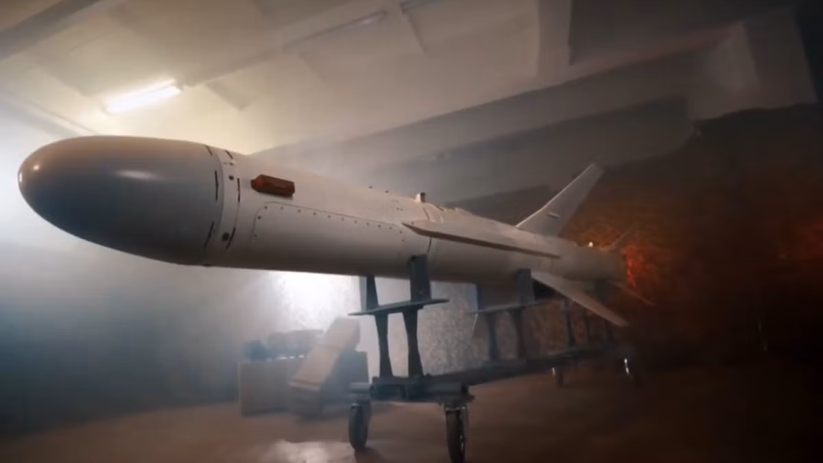 Phía Tổng thống Ukraine Volodymyr Zelenskiy cũng xác nhận vào tháng 3 năm 2025 rằng, việc nâng cấp tên lửa hành trình Long Neptune đã tăng tầm bắn của hệ thống từ 300 km được liệt kê trong tài liệu quảng cáo năm 2020 lên 1.000 km. Ảnh: @ Zbroya.ua.