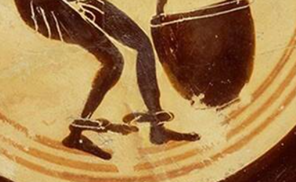 Sự tồn tại của những chiếc còng này phù hợp với mô tả của Agatharchides, một nhà sử học Hy Lạp, người đã kể lại rằng, những người thợ mỏ ở Ai Cập là tù binh chiến tranh và tội phạm bị kết án, phải làm việc không ngừng nghỉ ngày đêm với chân bị xích. Ảnh: @M. Kačičnik / Institut français d'archéologie Orientale.