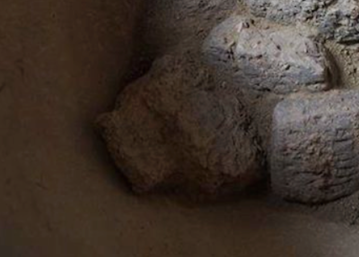 Nội dung được khắc trên các tấm bia đá này hiện vẫn còn là một bí ẩn. Ảnh: @Sở Khảo cổ Duhok.