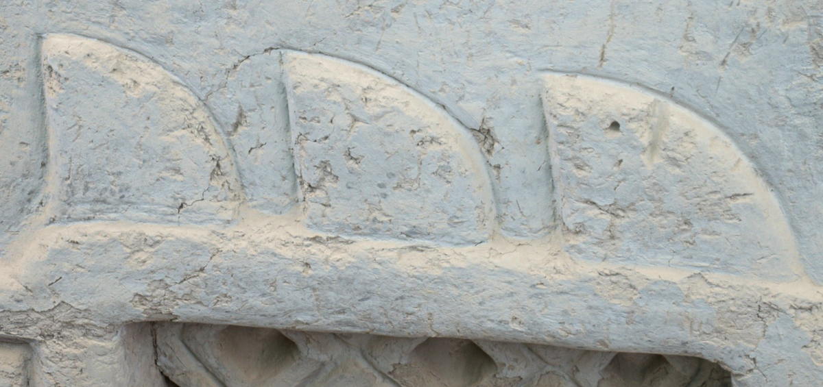 Các họa tiết trang trí trên bức bích họa bao gồm các ngôi sao và những gì trường đại học mô tả là "những sinh vật giống cá" và có cả lưới đánh cá. Ảnh: @Đại Học Hoàng Gia Peru.