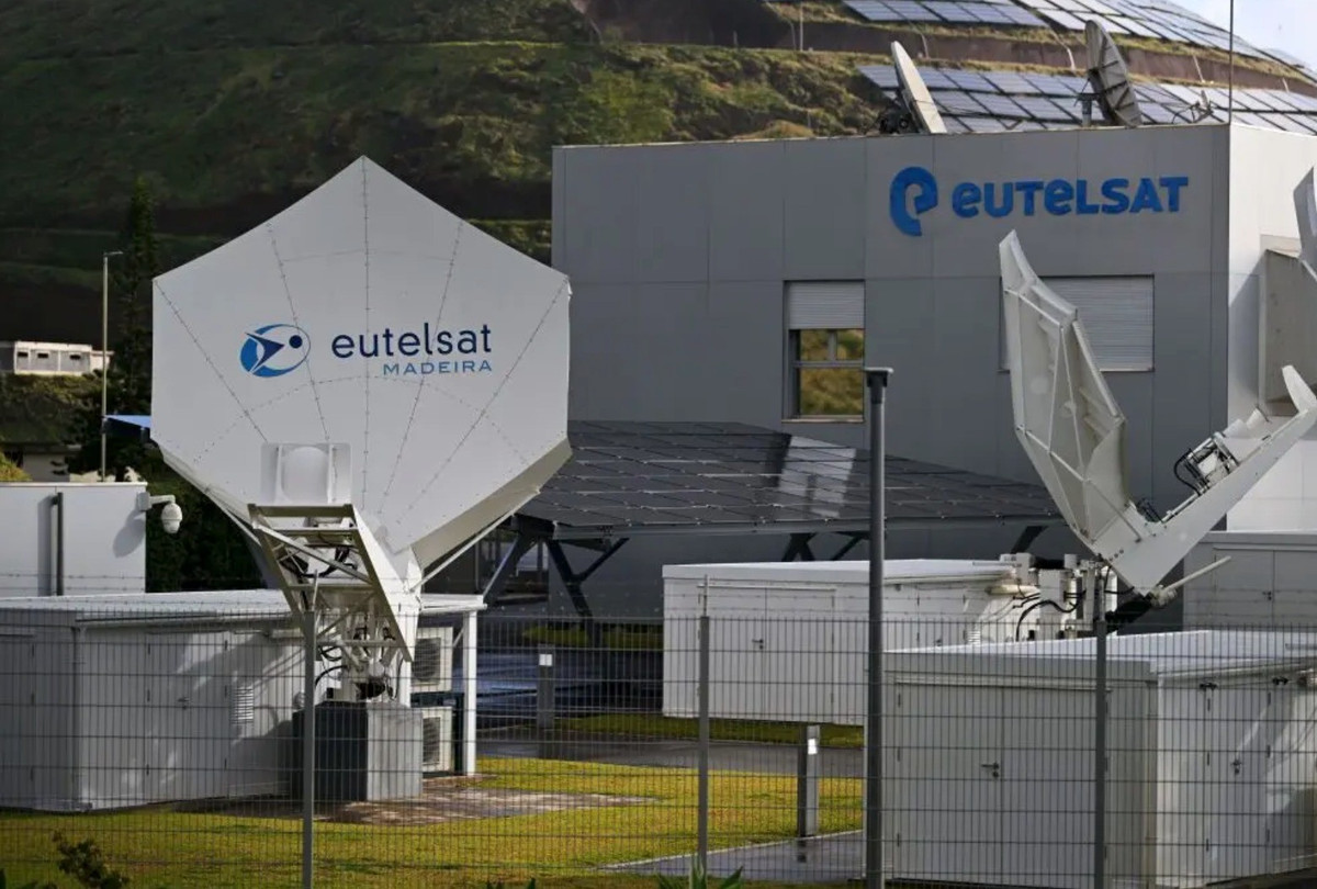 Đối với Ukraine, việc tiếp cận hình ảnh vệ tinh và thông tin tình báo cho phép theo dõi chính xác các hoạt động di chuyển của Quân đội Nga, nhìn rõ tuyến tiếp tế và các mục tiêu về hạ tầng của Nga, ngay cả tại các khu vực tranh chấp hoặc vùng xa xôi, nơi cảm biến mặt đất bị hạn chế hoặc phá hoại.