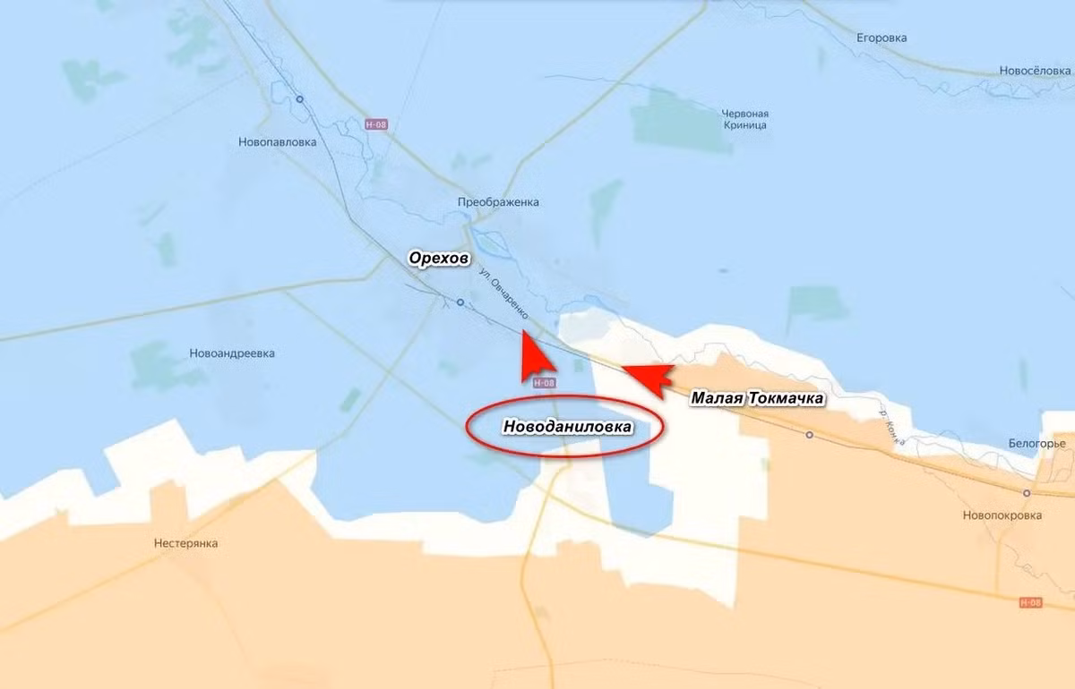 Sự kiện này mang tính bước ngoặt, bởi Novodanilovka chỉ cách Orekhovo hơn 1 km và hai khu dân cư gần như tiếp nối liền mạch nhau. Theo mô tả thực địa, đường Khrustalkova tại Novodanilovka nối thẳng vào Privokzalnaya ở Orekhovo, cho thấy việc kiểm soát khu vực này sẽ tạo ra lợi thế lớn cho Nga trong chiến dịch áp sát thị trấn.