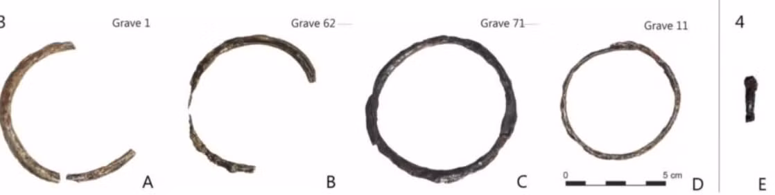 Nhận thấy tầm quan trọng của phát hiện này, người nông dân đã giao hiện vật cho chi nhánh địa phương của Văn phòng Bảo vệ Di tích Tỉnh Elk. Ảnh: @Văn phòng Bảo vệ Di tích Tỉnh Elk.