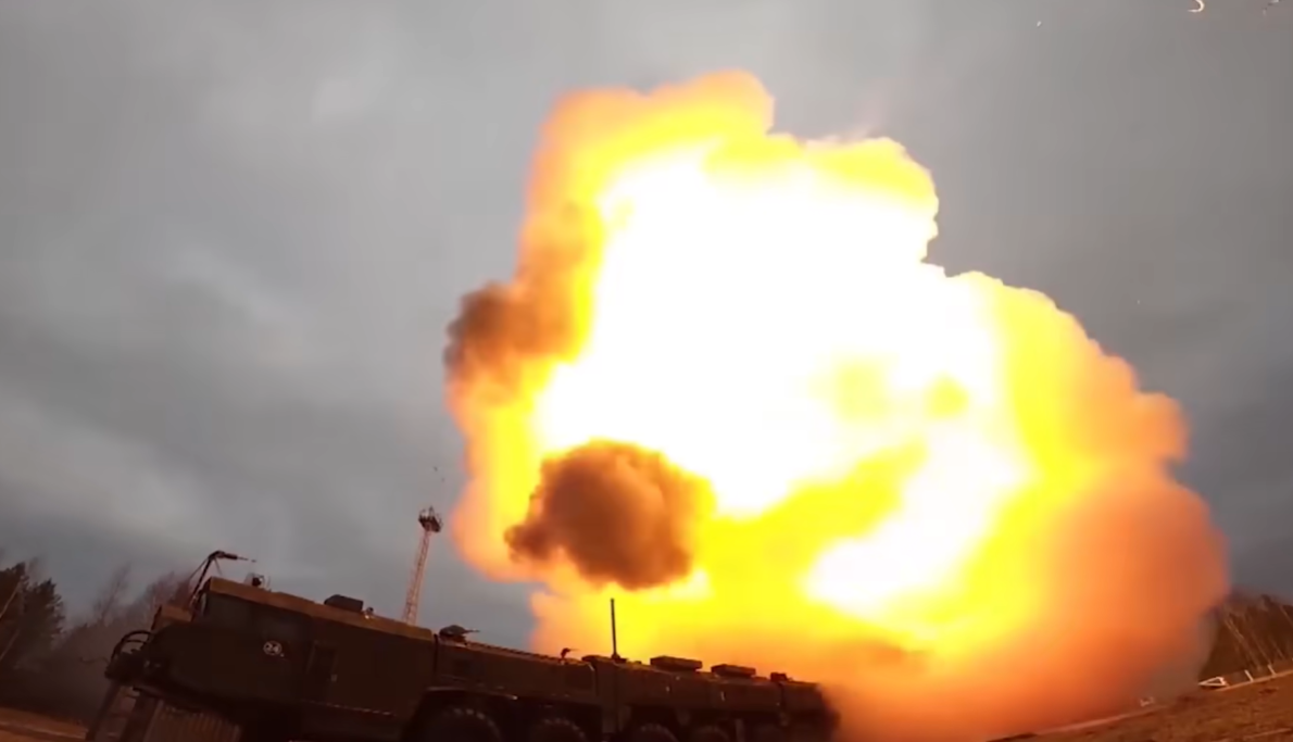 Trong khi đó, Tổng tham mưu trưởng Valery Gerasimov cho biết, Nga đã có một lữ đoàn được trang bị hệ thống tên lửa đạn đạo siêu thanh Oreshnik này. Ảnh: @Military Power.