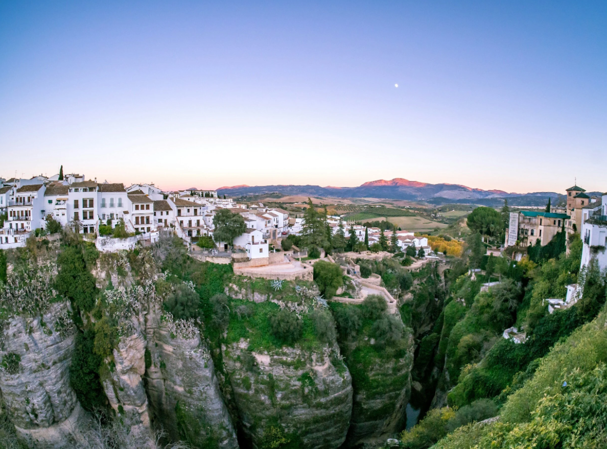 Tại Khu nghĩa trang La Lentejuela ở thành phố Theba, Andalusia, gần Malaga, Tây Ban Nha, các chuyên gia đến từ trường Đại học Cádiz tìm thấy quần thể chôn cất cổ xưa kỳ lạ, hoành tráng. Ảnh: @Đại học Cádiz.