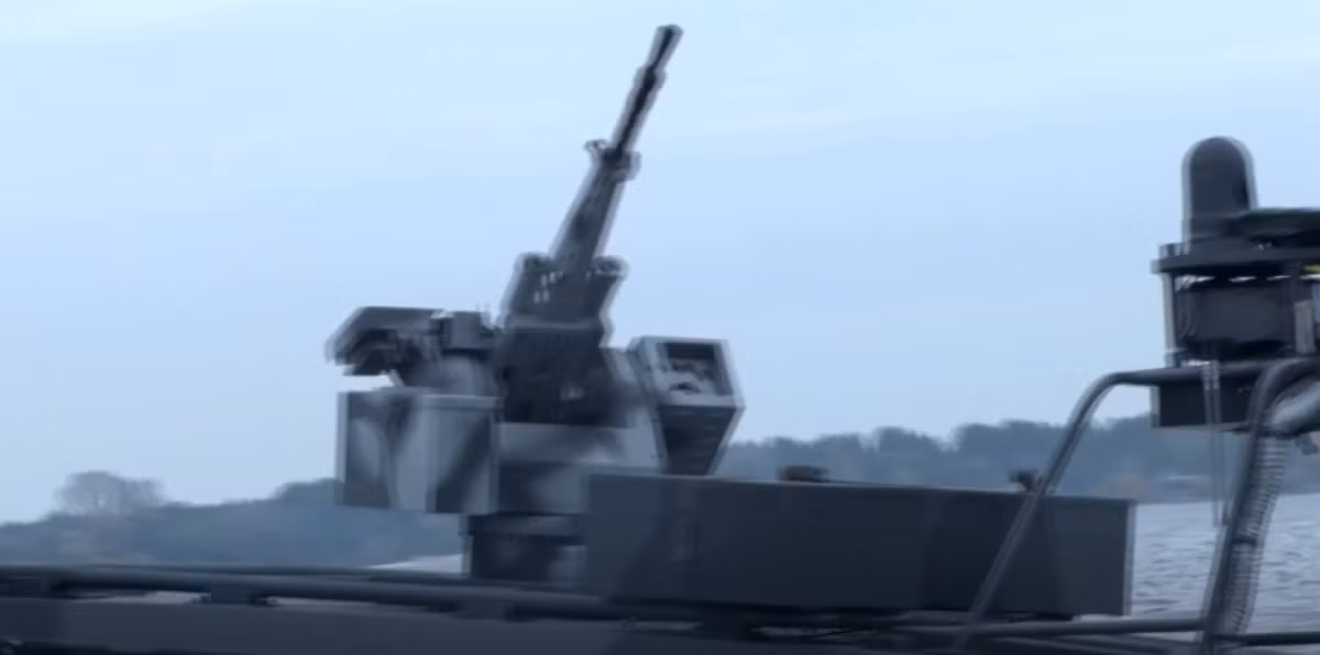 Mở rộng thêm các chi tiết được tiết lộ trong tài liệu đã công bố, xuồng không người lái hải quân Sea Baby hiện đại mới được trang bị bệ phóng tên lửa Grad 122 mm với mười ống phóng, cung cấp hỏa lực đáng kể cho nền tảng. Ảnh: @Tình báo Ukraine.