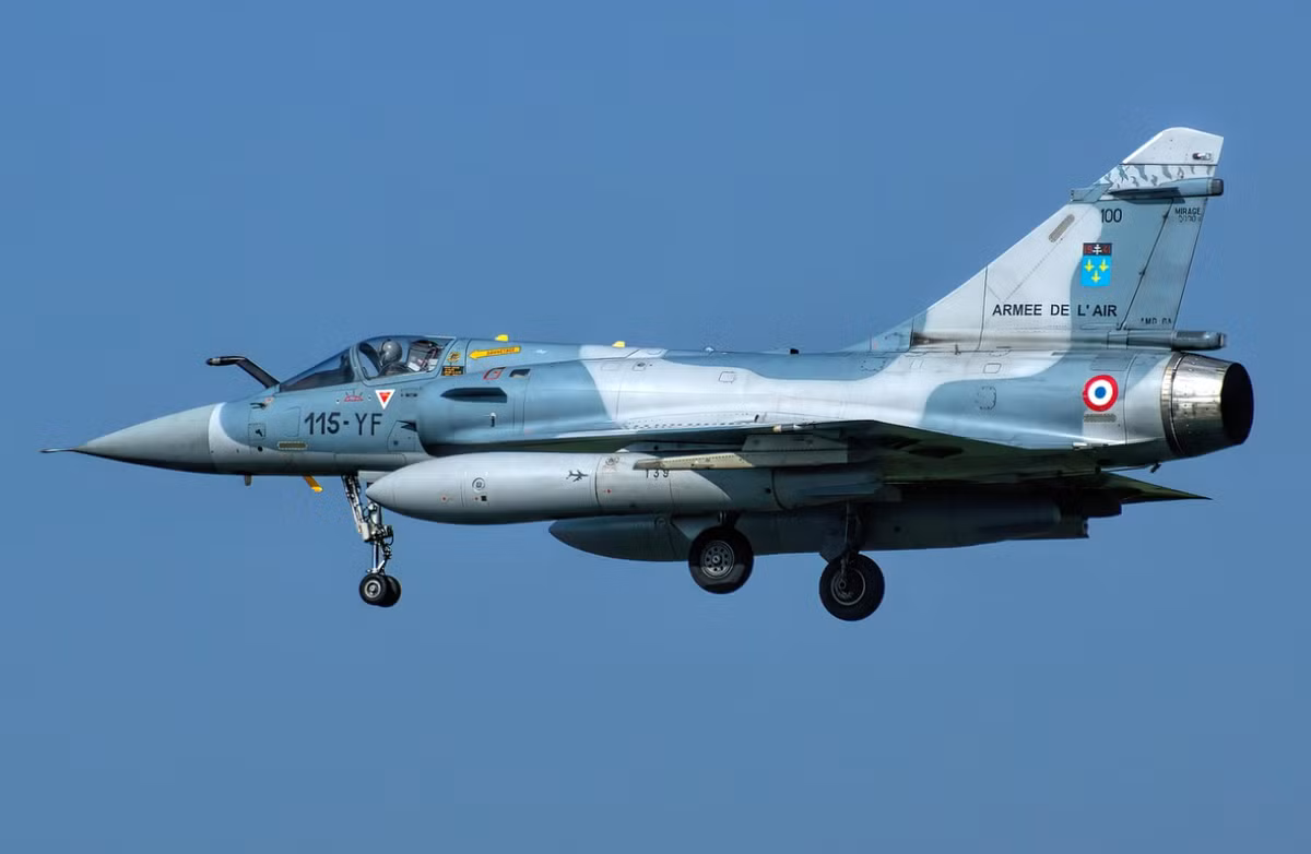 Vào tối ngày 22/7, khi đang thực hiện nhiệm vụ, một chiếc máy bay chiến đấu Mirage-2000 đã bất ngờ gặp sự cố lỗi thiết bị hàng không, phi công đã nhanh chóng báo cáo sự cố này với quản lý chuyến bay, Không quân Ukraine đưa tin. Ảnh: @Dassault Aviation.