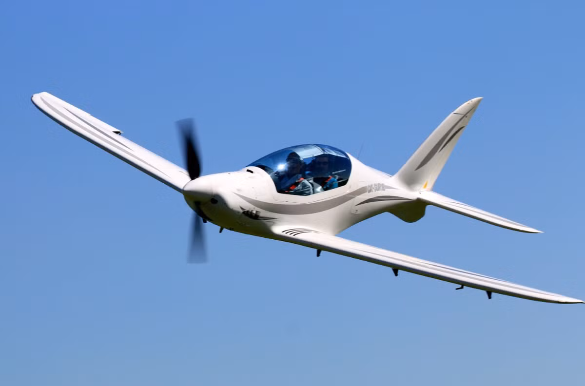 Để tăng cường khả năng chống lại các cuộc tấn công bằng máy bay không người lái của Nga, Không quân Ukraine được cho là đã nhận được một số chiếc máy bay SHARK đầu tiên, vốn được cấu hình cho các nhiệm vụ tác chiến điện tử, do công ty SHARK-AERO của Séc-Slovakia sản xuất. Ảnh: @ATE CHUET.