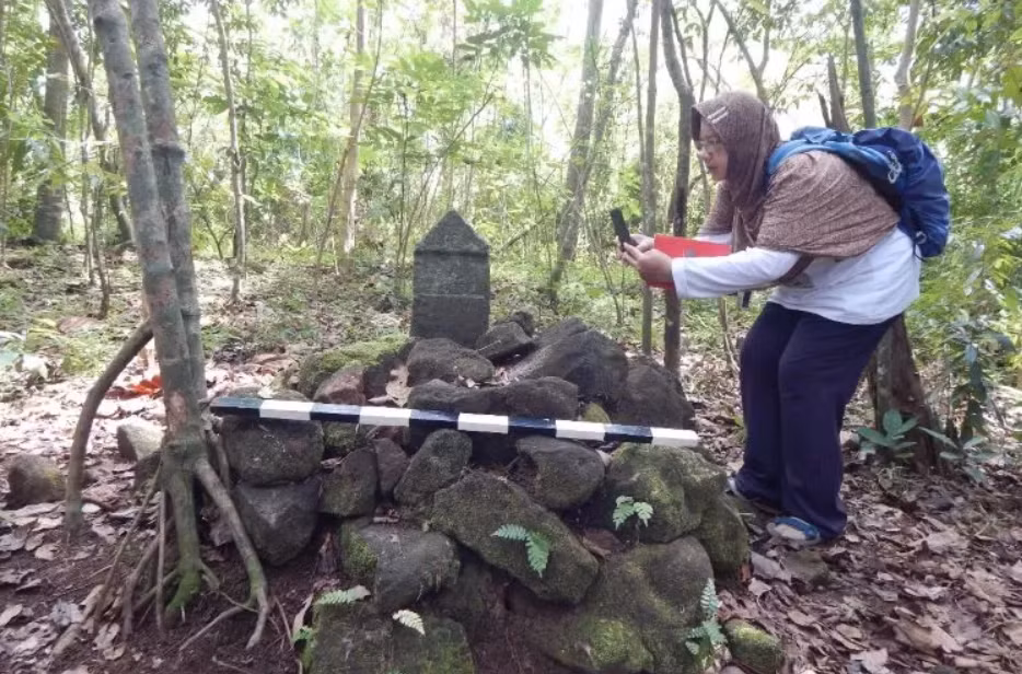 Dữ liệu LiDAR chỉ ra bốn cụm cấu trúc đá cổ chính: Cụm đầu tiên bao gồm những mảnh đá, đá menhir, một bức tượng đá cổ hình người và tàn tích của một con đường đá. Ảnh: @Bảo tàng Prabu Siliwangi.