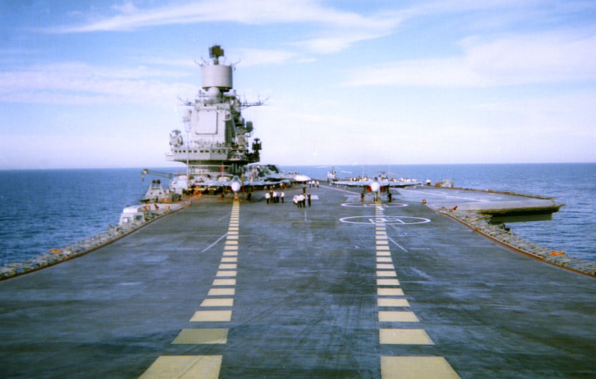 Mặc dù Hải quân Nga gặp khó khăn trong việc vận hành tàu sân bay, nhưng Bộ Quốc phòng Nga vẫn nhận thấy nhu cầu về những con tàu như vậy, với văn bản "Nguyên tắc cơ bản của chính sách nhà nước trong lĩnh vực hoạt động hải quân cho đến năm 2030" quy định rằng, Hạm đội Phương Bắc và Hạm đội Thái Bình Dương mỗi hạm đội phải có một tàu sân bay. Ảnh: @ National Security Journal.