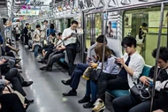 Đi Nhật mới hiểu văn hóa im lặng trên tàu