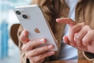 Apple cảnh báo, iPhone dễ bị hack chỉ với một cú chạm
