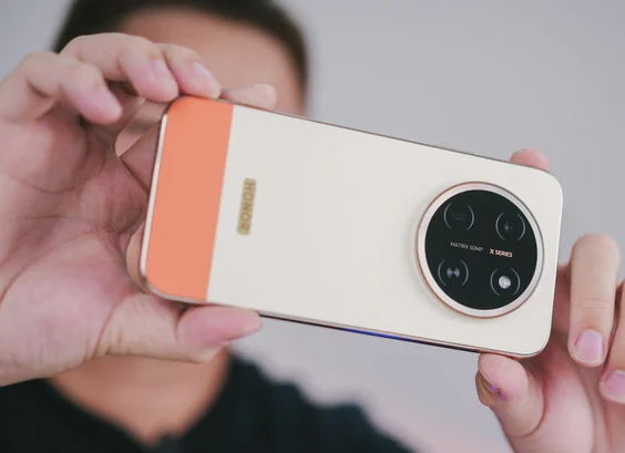 [GALLERY] Smartphone pin 11.000mAh gây sốc: Gấp đôi iPhone 17 Pro Max 