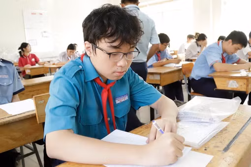 [VIDEO] Đề xuất bỏ thi lớp 10: Giảm áp lực hay mất công bằng?