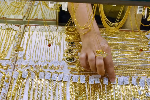[VIDEO] Giá vàng bật tăng nhờ USD yếu, dầu giảm mạnh