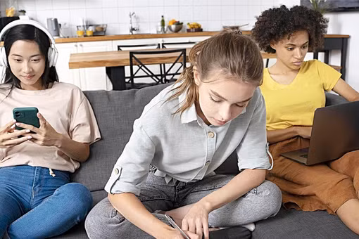 Làm việc từ xa - kẻ thù ngầm bào mòn cơ hội thăng tiến của gen Z