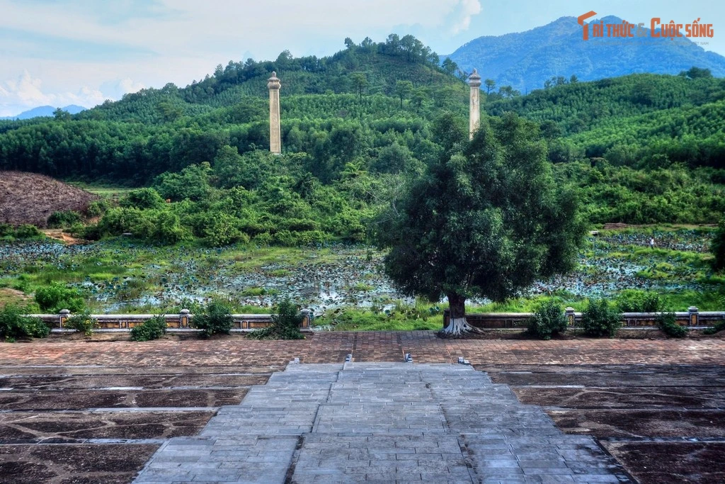 Điều độc nhất bên trong lăng Gia Long lớn nhất cố đô Huế