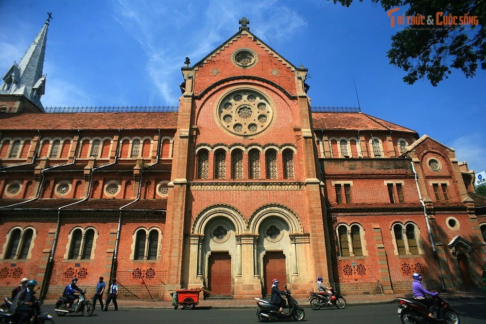 Điều kỳ thú ít người biết về nhà thờ Đức Bà Sài Gòn 