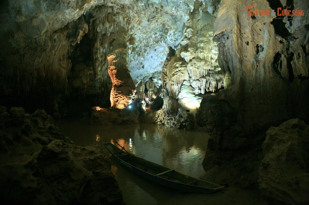Kỳ thú hang động xuyên thủy đẹp bậc nhất thế giới của Việt Nam