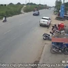 Máy xúc hất văng xe máy trên Quốc lộ ở Phú Thọ, hai người bị khởi tố